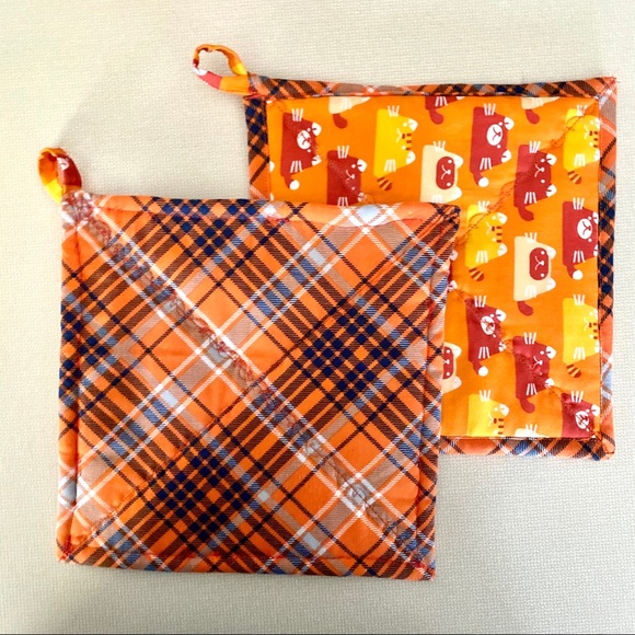 La Boutique Garage Other - 🔥SOLD🔥 Pair of USA Made Cats & Plaid Hot Pads